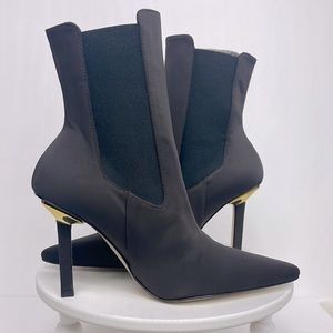 GOOD AMERICAN 🆕 Chocolate Neoprene Bootie. Size 8. Fierce heel 🤩. Brown is in!